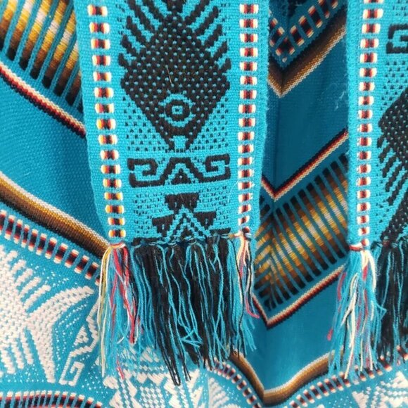 Artesanias Inca 100% Wool Fringed Cape Attached Scarf Hand Made in Ecuador - Picture 4 of 10